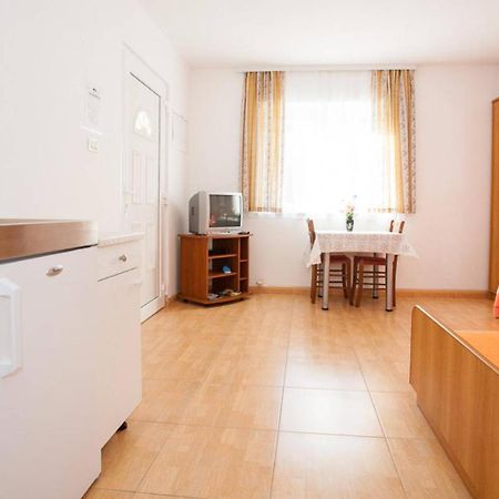 Apartments With Pool Ivana Krk Krk Town Exterior foto