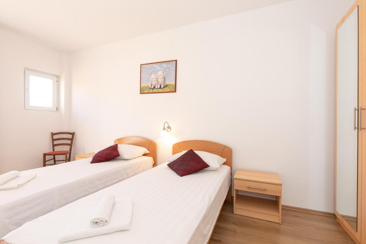Apartments With Pool Ivana Krk Krk Town Exterior foto