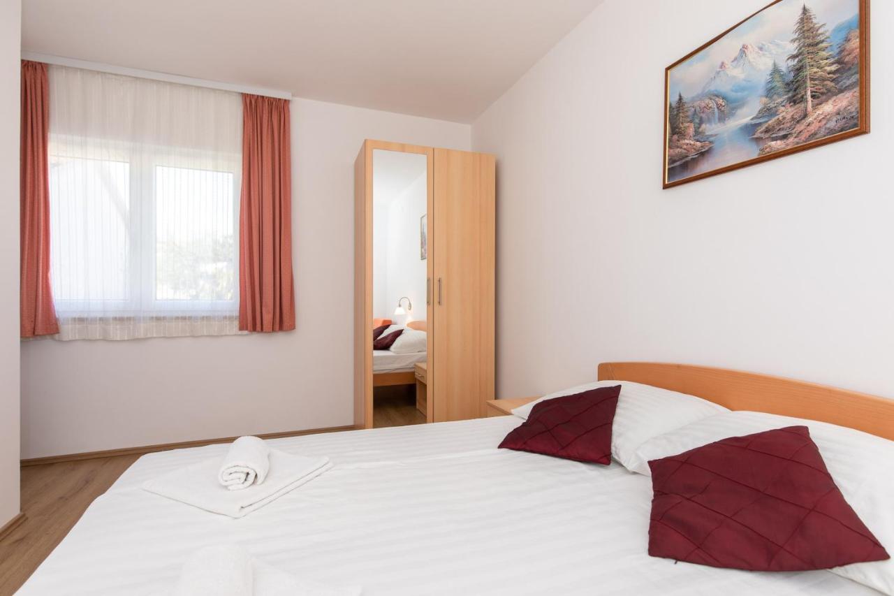 Apartments With Pool Ivana Krk Krk Town Exterior foto
