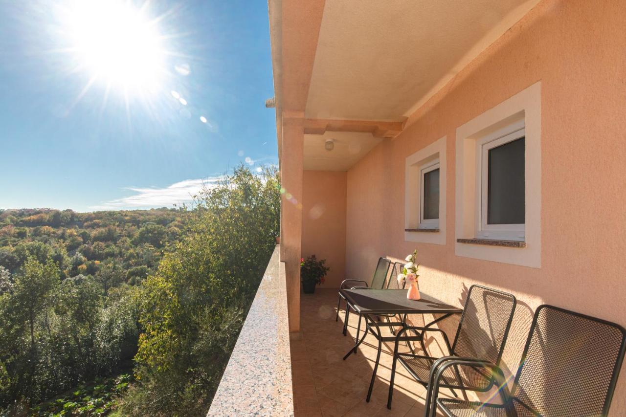 Apartments With Pool Ivana Krk Krk Town Exterior foto