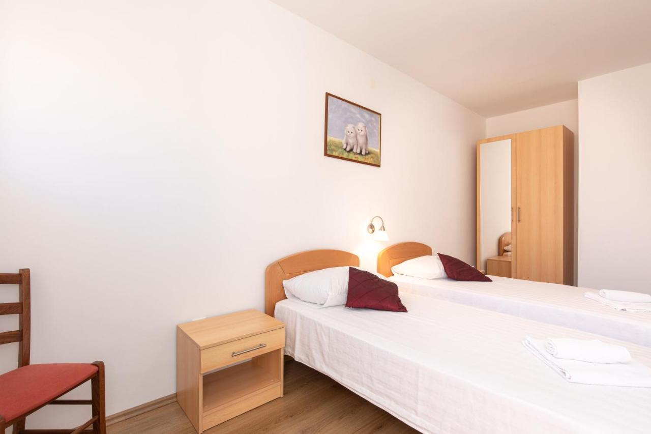 Apartments With Pool Ivana Krk Krk Town Exterior foto