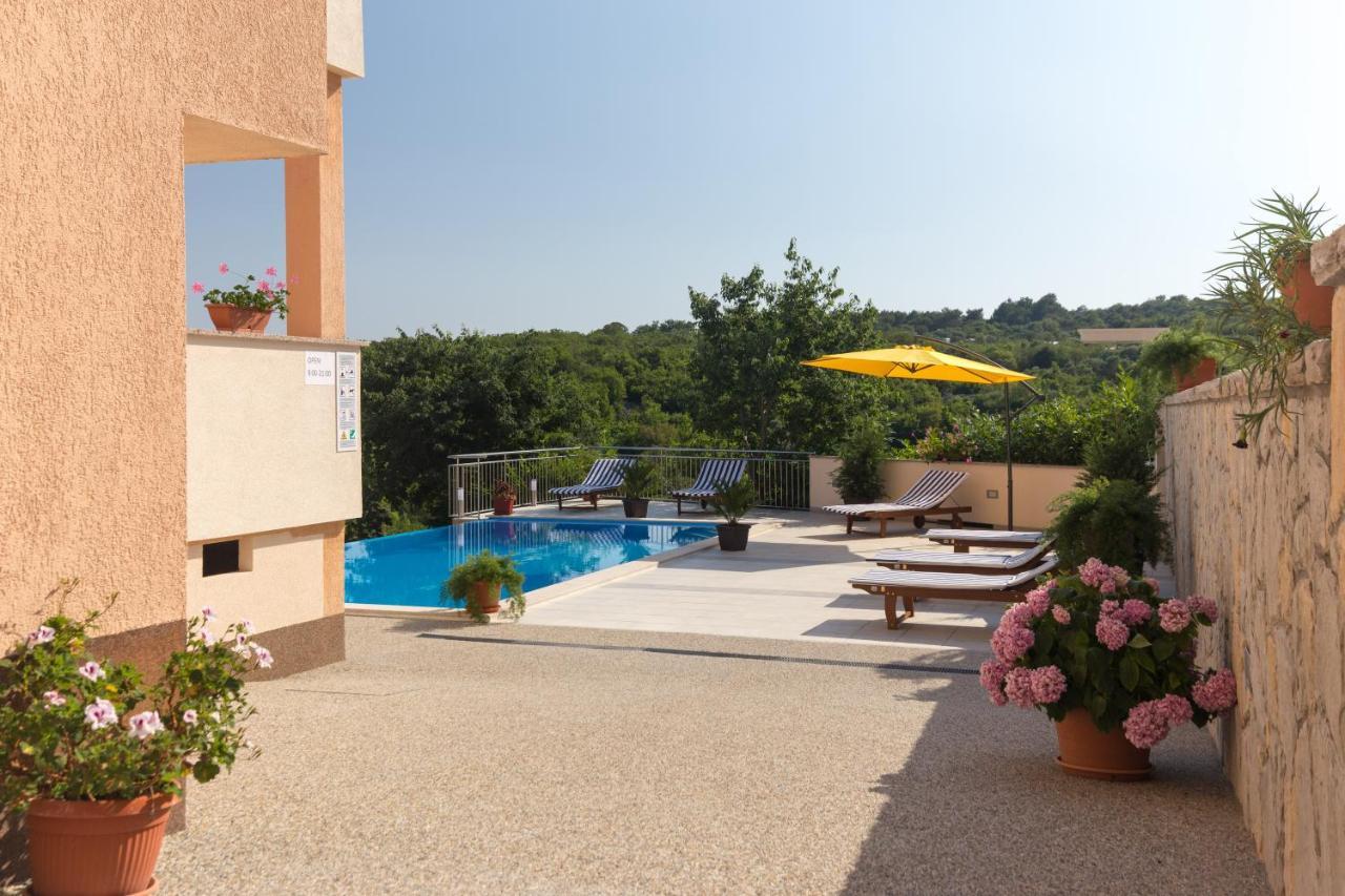 Apartments With Pool Ivana Krk Krk Town Exterior foto