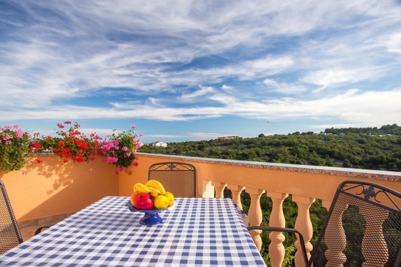 Apartments With Pool Ivana Krk Krk Town Exterior foto