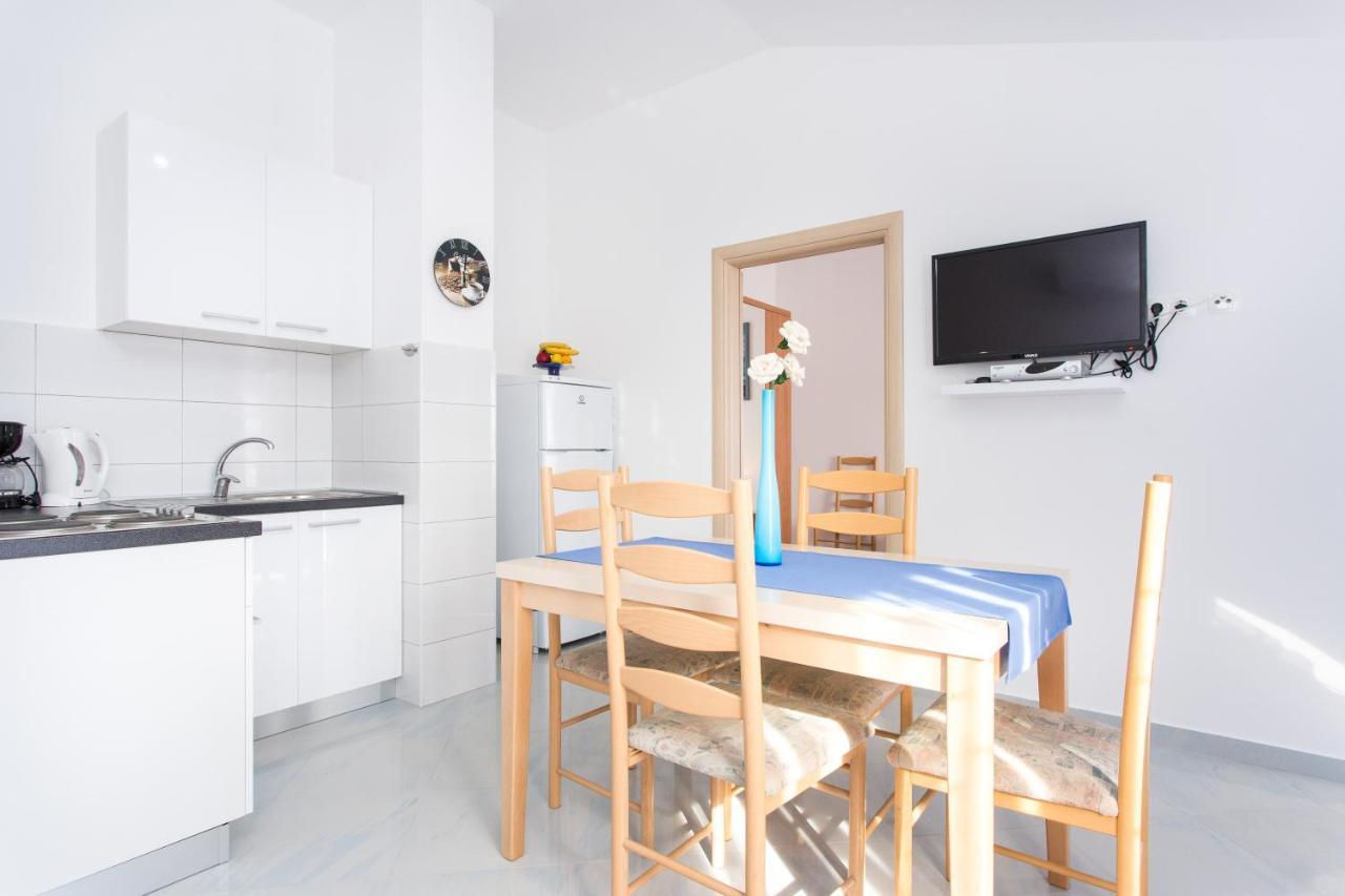 Apartments With Pool Ivana Krk Krk Town Exterior foto