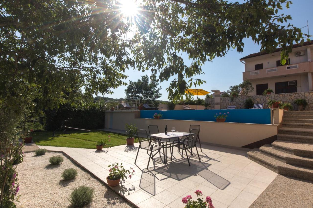 Apartments With Pool Ivana Krk Krk Town Exterior foto