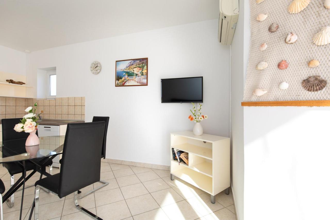 Apartments With Pool Ivana Krk Krk Town Exterior foto