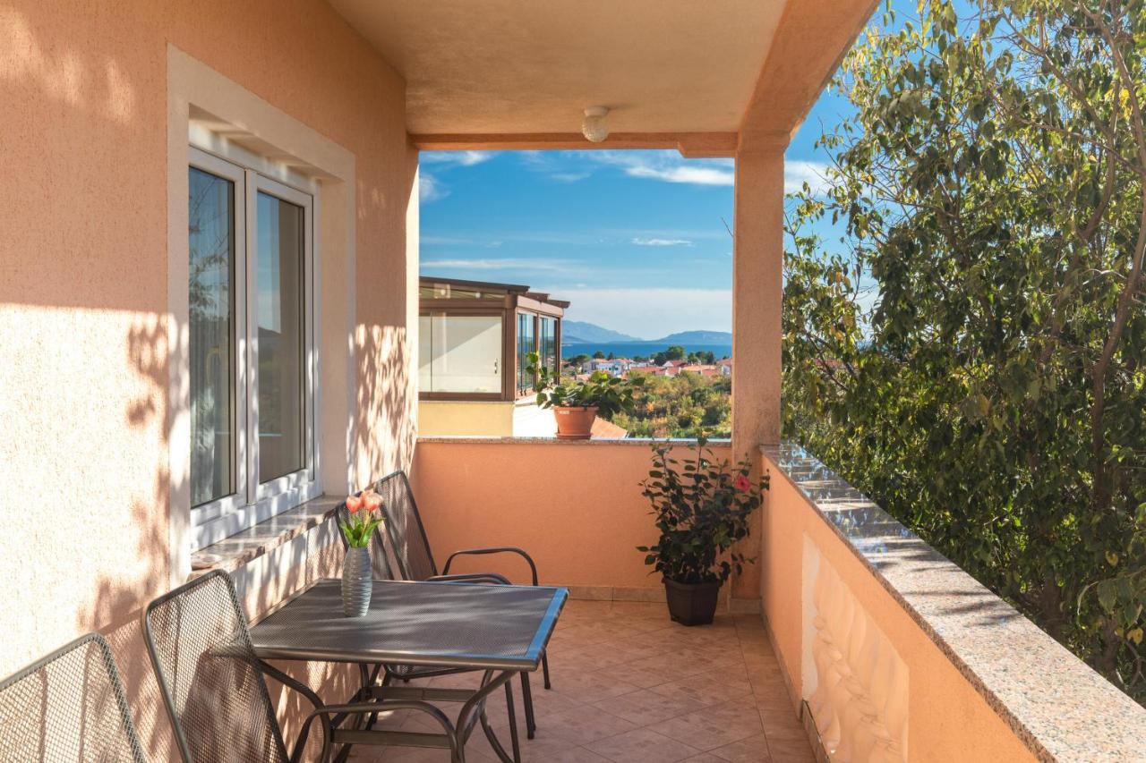 Apartments With Pool Ivana Krk Krk Town Exterior foto
