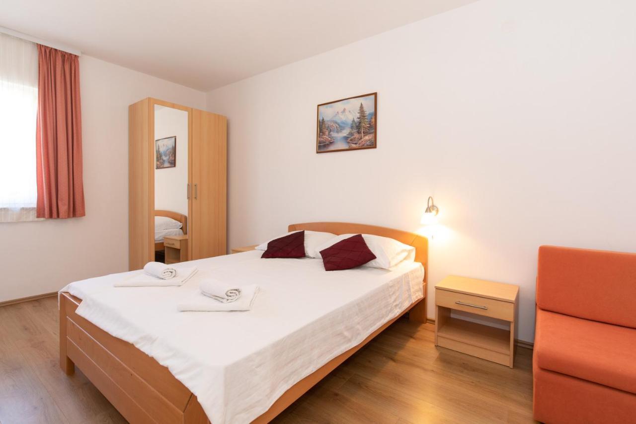 Apartments With Pool Ivana Krk Krk Town Exterior foto