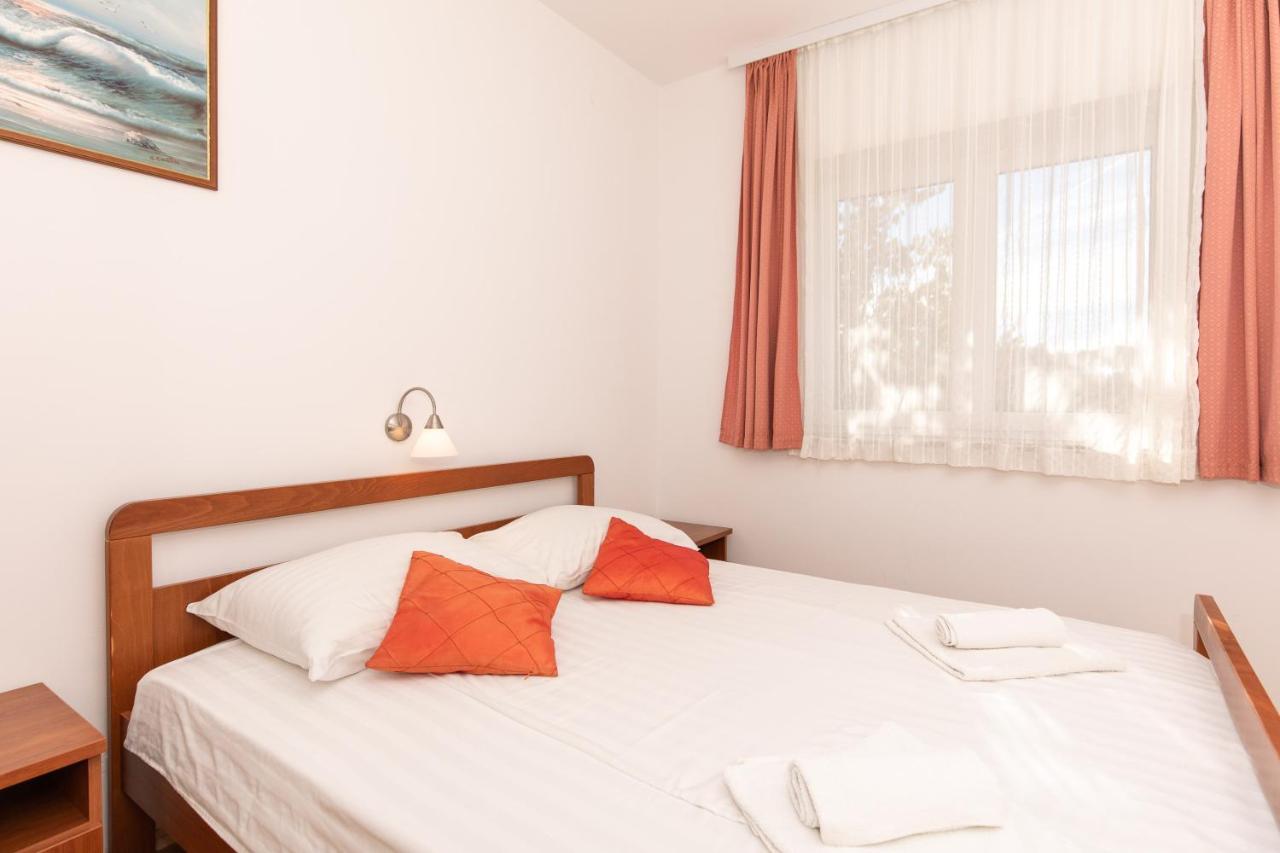 Apartments With Pool Ivana Krk Krk Town Exterior foto