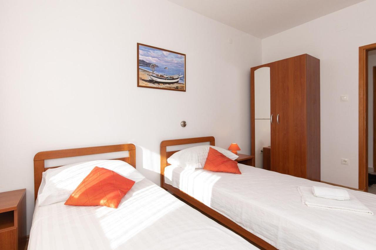 Apartments With Pool Ivana Krk Krk Town Exterior foto