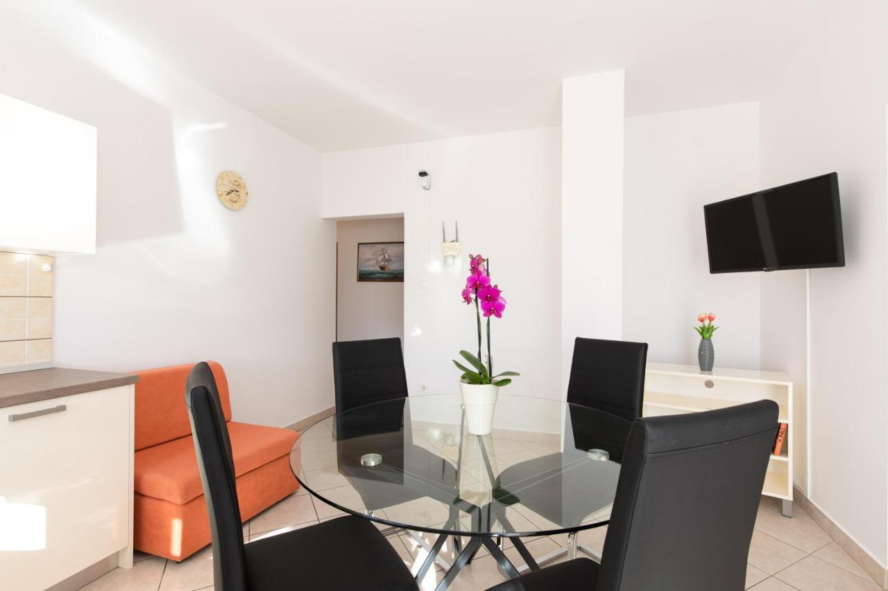 Apartments With Pool Ivana Krk Krk Town Exterior foto