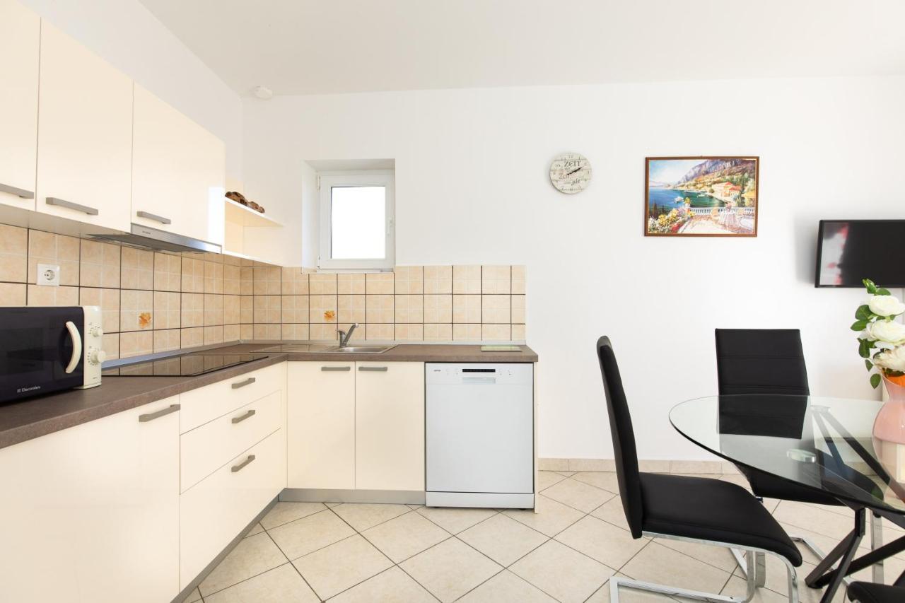 Apartments With Pool Ivana Krk Krk Town Exterior foto