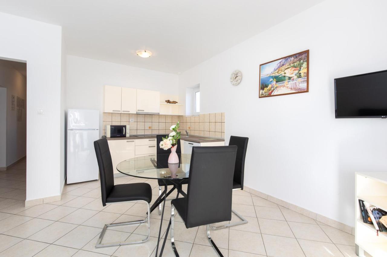 Apartments With Pool Ivana Krk Krk Town Exterior foto
